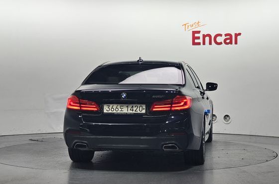 BMW 5-Series 530i M Sport Package Plus — пробег 83 409 км — фото 4 из 5