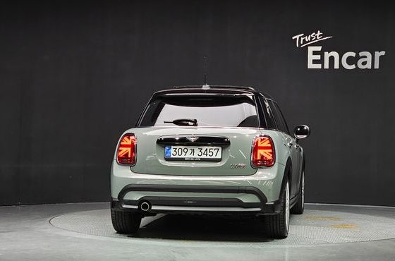 Mini Cooper 5-Door Classic Plus 3rd — пробег 42 814 км — фото 4 из 5