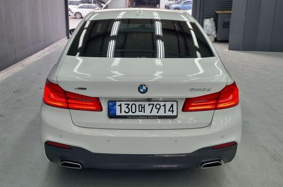 BMW 5-Series 520d xDrive M Sport Package Plus — пробег 91 214 км — фото 4 из 5