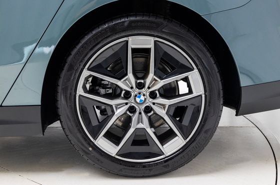 BMW 5-Series 530i xDrive — пробег 5 555 км — фото 5 из 5