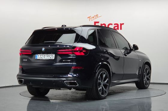 BMW X5 xDrive 40i M Sport — пробег 9 056 км — фото 2 из 5