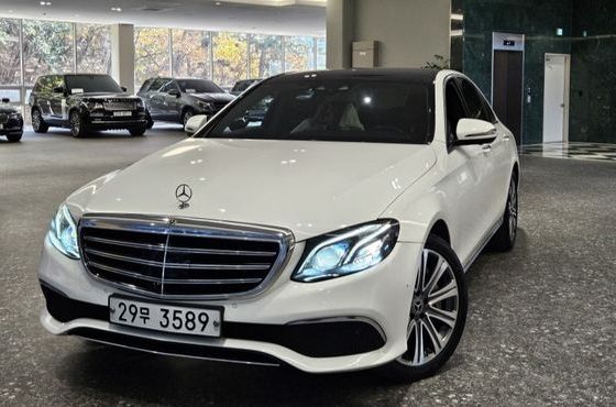 Mercedes-Benz E-Class E400 4MATIC Exclusive — пробег 73 700 км — фото 1 из 5