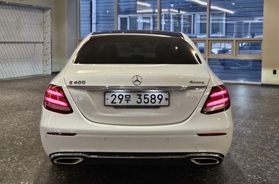 Mercedes-Benz E-Class E400 4MATIC Exclusive — пробег 73 700 км — фото 4 из 5