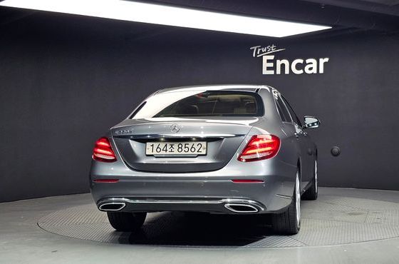 Mercedes-Benz E-Class E220d Exclusive — пробег 274 911 км — фото 4 из 5