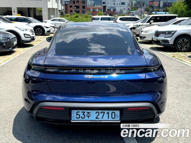 Porsche Taycan 4S — пробег 18 000 км — фото 5 из 5