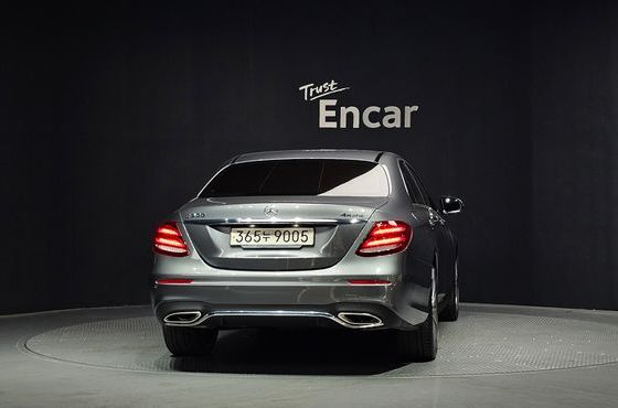 Mercedes-Benz E-Class E300 4MATIC AMG Line — пробег 30 957 км — фото 4 из 5