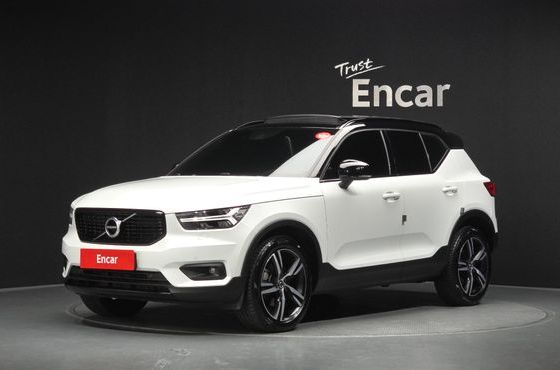 Volvo XC40 T4 R-Design — пробег 33 018 км — фото 1 из 5