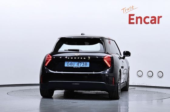 Mini Cooper SE Favoured — пробег 4 552 км — фото 4 из 5