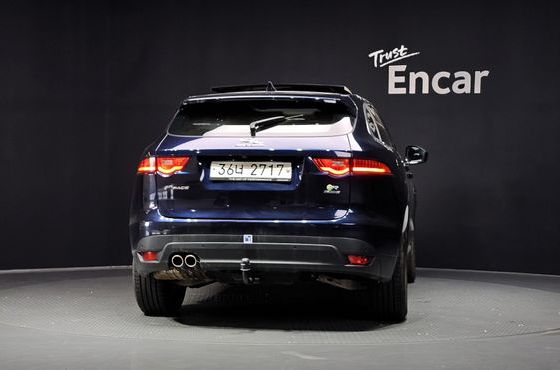 Jaguar F-PACE 20d Prestige — пробег 131 466 км — фото 4 из 5