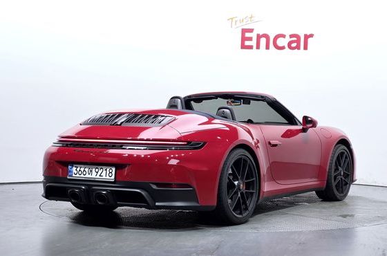 Porsche 911 Carrera 4 GTS Cabriolet — пробег 6 814 км — фото 2 из 5