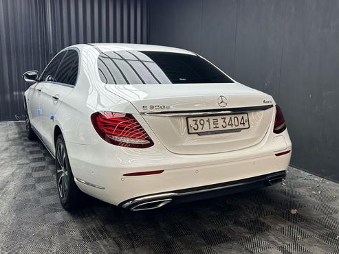 Mercedes-Benz E-Class E300e 4MATIC Exclusive — пробег 63 881 км — фото 4 из 5