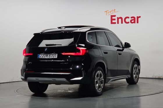 BMW X1 xDrive 20i xLine — пробег 8 246 км — фото 2 из 5