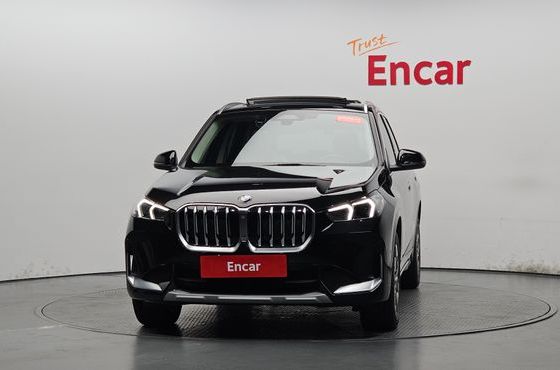 BMW X1 xDrive 20i xLine — пробег 8 246 км — фото 3 из 5