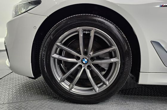 BMW 5-Series 520d xDrive M Sport Package Plus — пробег 135 252 км — фото 5 из 5