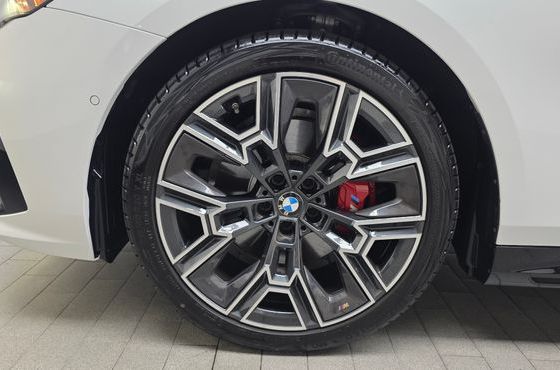 BMW 5-Series 530i xDrive M Sport Pro Special Edition — пробег 5 336 км — фото 5 из 5