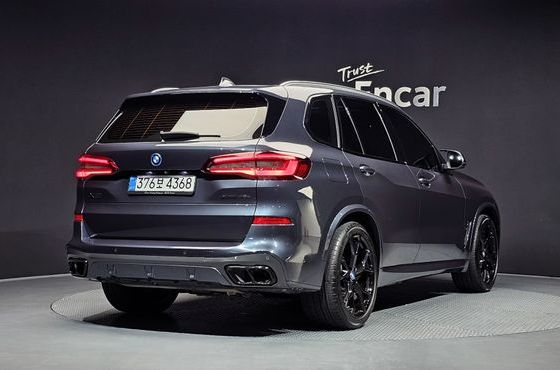 BMW X5 xDrive 45e M Sport — пробег 83 722 км — фото 2 из 5