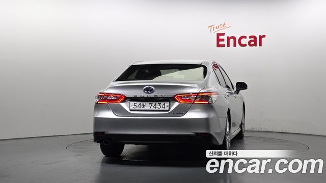 Toyota Camry 2.5 XLE Hybrid — пробег 56 712 км — фото 4 из 5
