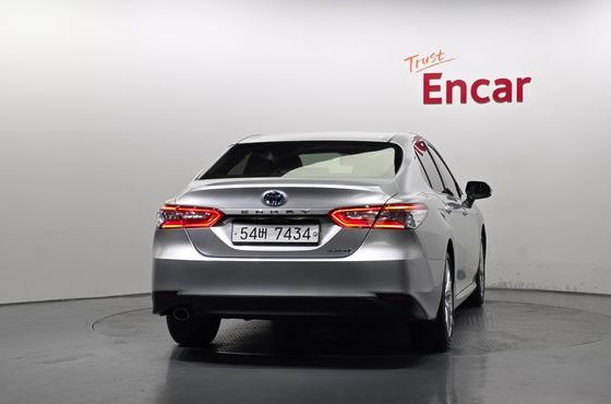 Toyota Camry 2.5 XLE Hybrid — пробег 56 712 км — фото 4 из 5
