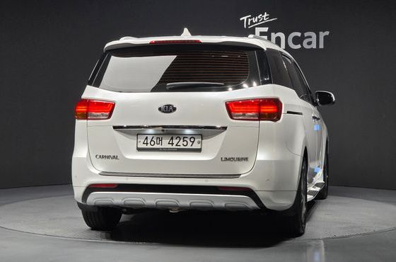 Kia Carnival Gasoline 7-seater Limousine President — пробег 56 448 км — фото 4 из 5