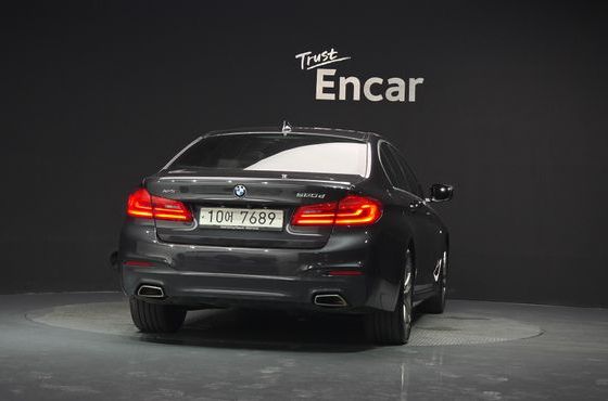 BMW 5-Series 520d xDrive M Sport Package Plus — пробег 141 208 км — фото 4 из 5