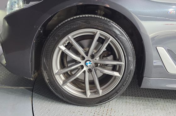 BMW 5-Series 520d xDrive M Sport Package Plus — пробег 141 208 км — фото 5 из 5