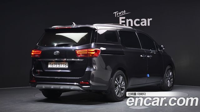 Kia Carnival 9-Seater Luxury — пробег 124 077 км — фото 2 из 5