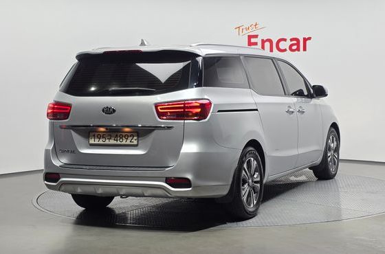 Kia Carnival 9-Seater Luxury — пробег 87 145 км — фото 2 из 5