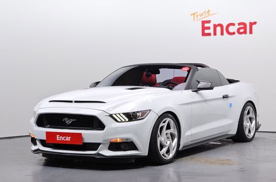 Ford Mustang Convertible — пробег 124 138 км — фото 1 из 5