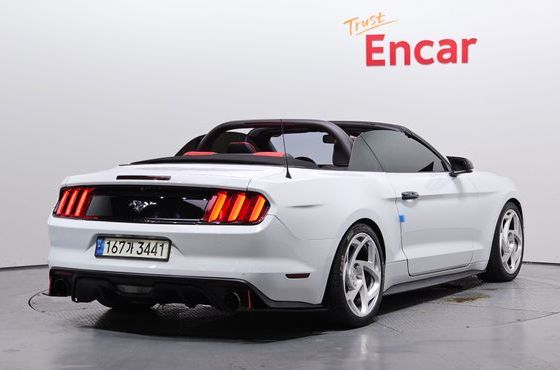 Ford Mustang Convertible — пробег 124 138 км — фото 2 из 5