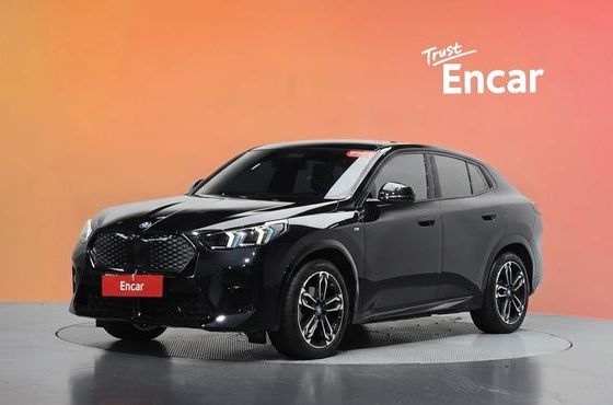 BMW iX2 eDrive 20 M Sport — пробег 7 208 км — фото 1 из 5