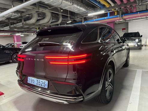 Genesis GV70 e-AWD — пробег 1 235 км — фото 4 из 5