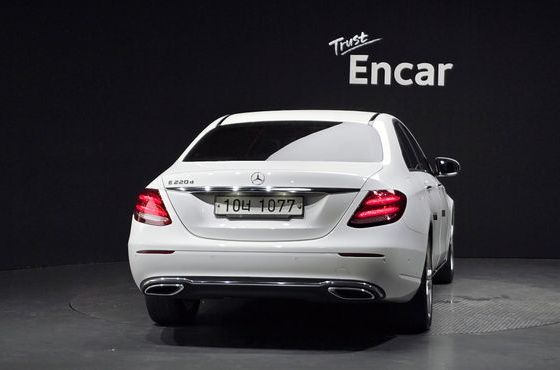 Mercedes-Benz E-Class E220d Avantgarde — пробег 120 393 км — фото 4 из 5