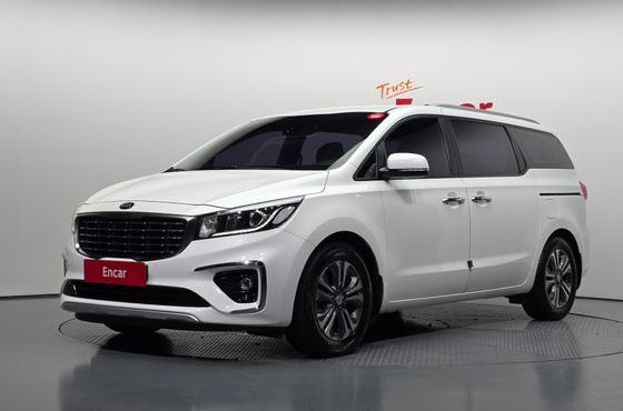 Kia Carnival 9-Seater Luxury — пробег 72 349 км — фото 1 из 5