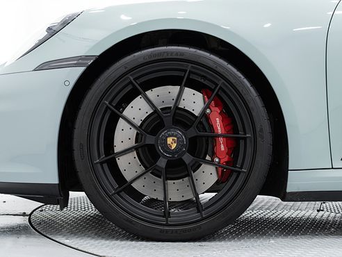 Porsche 911 Carrera 4 GTS — пробег 3 600 км — фото 5 из 5