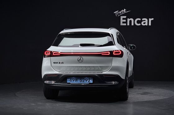 Mercedes-Benz EQA EQA250 Electric Art — пробег 40 100 км — фото 4 из 5