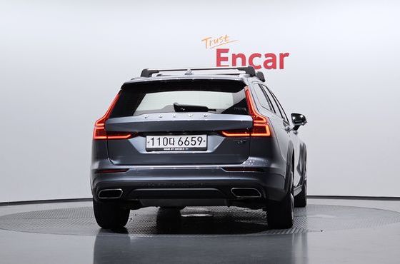 Volvo V60 T5 Pro AWD — пробег 104 492 км — фото 4 из 5