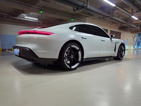 Porsche Taycan 4S — пробег 30 300 км — фото 2 из 5