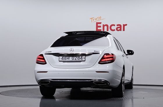 Mercedes-Benz E-Class E300 4MATIC Avnatgarde — пробег 118 293 км — фото 4 из 5