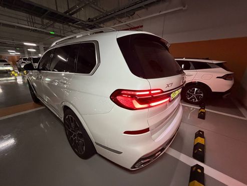 BMW X7 xDrive 40i M Sport 7STR — пробег 10 200 км — фото 3 из 5