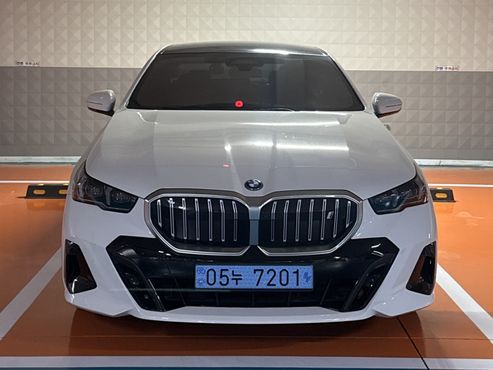BMW i5 eDrive 40 M Sport — пробег 51 000 км — фото 2 из 5