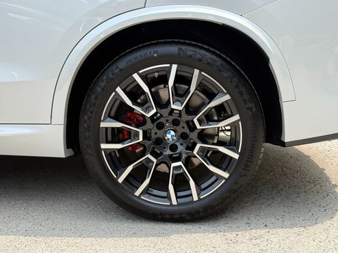 BMW X5 xDrive 50e M Sport — пробег 1 500 км — фото 5 из 5