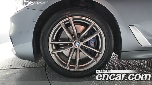 BMW 5-Series 530i M Sport Package Plus — пробег 209 222 км — фото 5 из 5