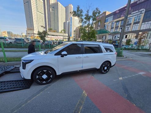 Kia Carnival HEV 9 seater Prestige — пробег 6 400 км — фото 3 из 5
