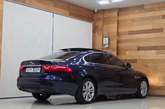 Jaguar XF 20d Portfolio AWD — пробег 122 157 км — фото 2 из 5