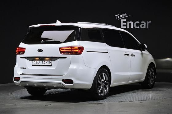 Kia Carnival 9-Seater Noblesse Special — пробег 236 355 км — фото 2 из 5