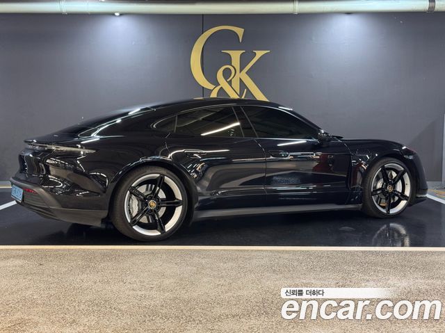 Porsche Taycan Base — пробег 22 400 км — фото 2 из 5
