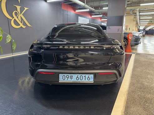Porsche Taycan Base — пробег 22 400 км — фото 4 из 5