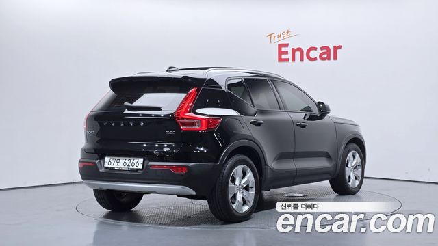 Volvo XC40 T4 Momentum — пробег 65 883 км — фото 2 из 5