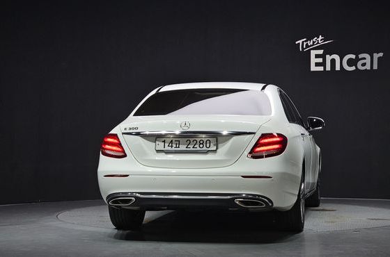 Mercedes-Benz E-Class E300 Avantgarde — пробег 43 904 км — фото 4 из 5