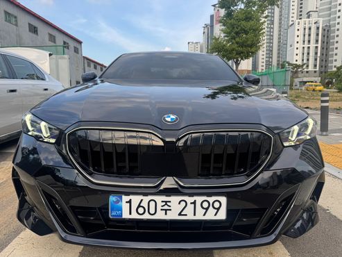 BMW 5-Series 520i M Sport — пробег 1 185 км — фото 2 из 5